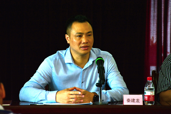 欧丽华发言南宁市埌东小学校长李中发言广西社会心理学会秘书长曹绍坤