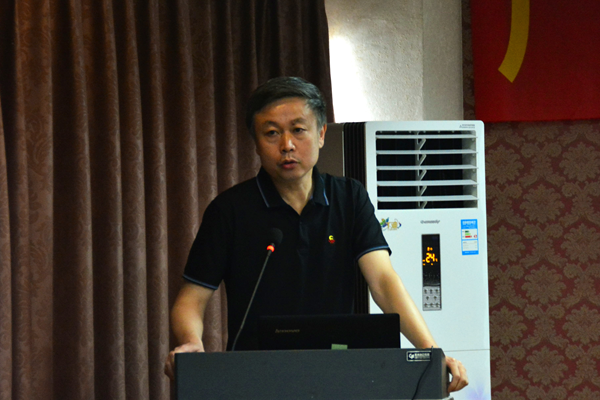 欧丽华发言南宁市埌东小学校长李中发言广西社会心理学会秘书长曹绍坤
